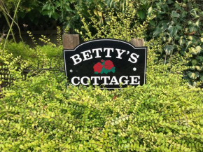 Betty's Cottage - Traditional Norfolk Farm Cottage